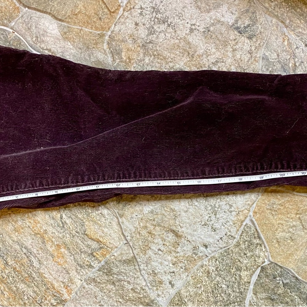 Universal Threads size 14/32 burgundy corduroy jeans . - Picture 4 of 4